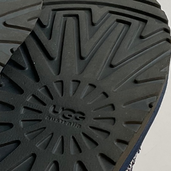 UGG Sequin Short Sheepskin Boot Blue Silver Size 9 LIKE NEW - Picture 11 of 11